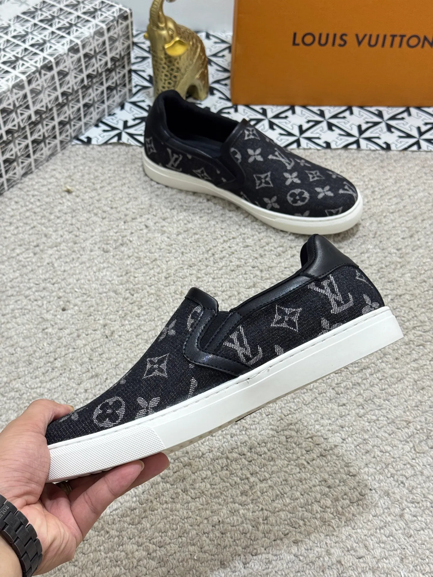 Men's shoes 💰380 [New style] 🌂🌂Top original order - Louis Vuitton®️ Trendy and fashionable yet low-key men's casual shoes, uppers made of LV special canvas presbyopia, comfortable and breathable, mesh lining, original rubber outsole, 2 colors optional ~ a must-have for stylish men. Size: 38-44 (45 customized